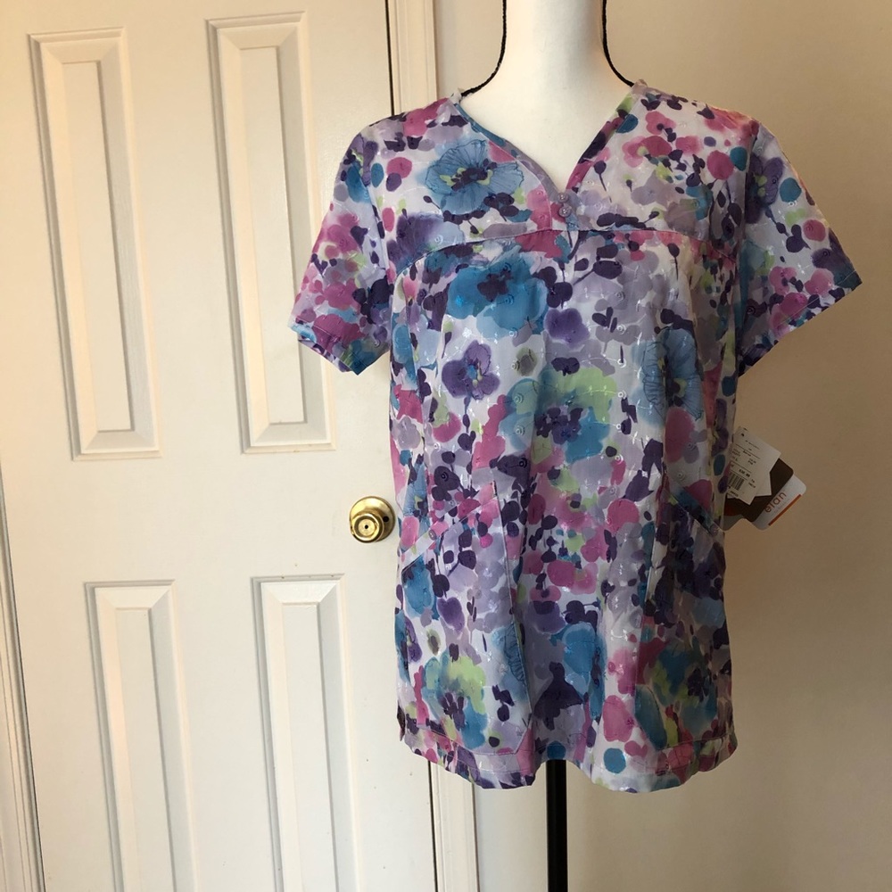 Elan women’s scrub top